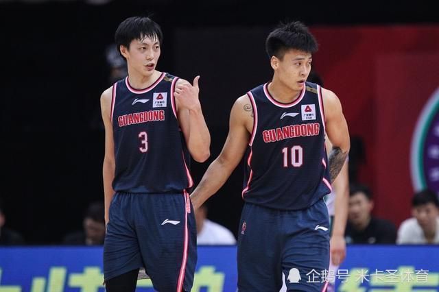 女主从小被啪到大h